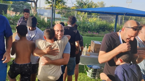 אבות ובנים על המגרש.jpg